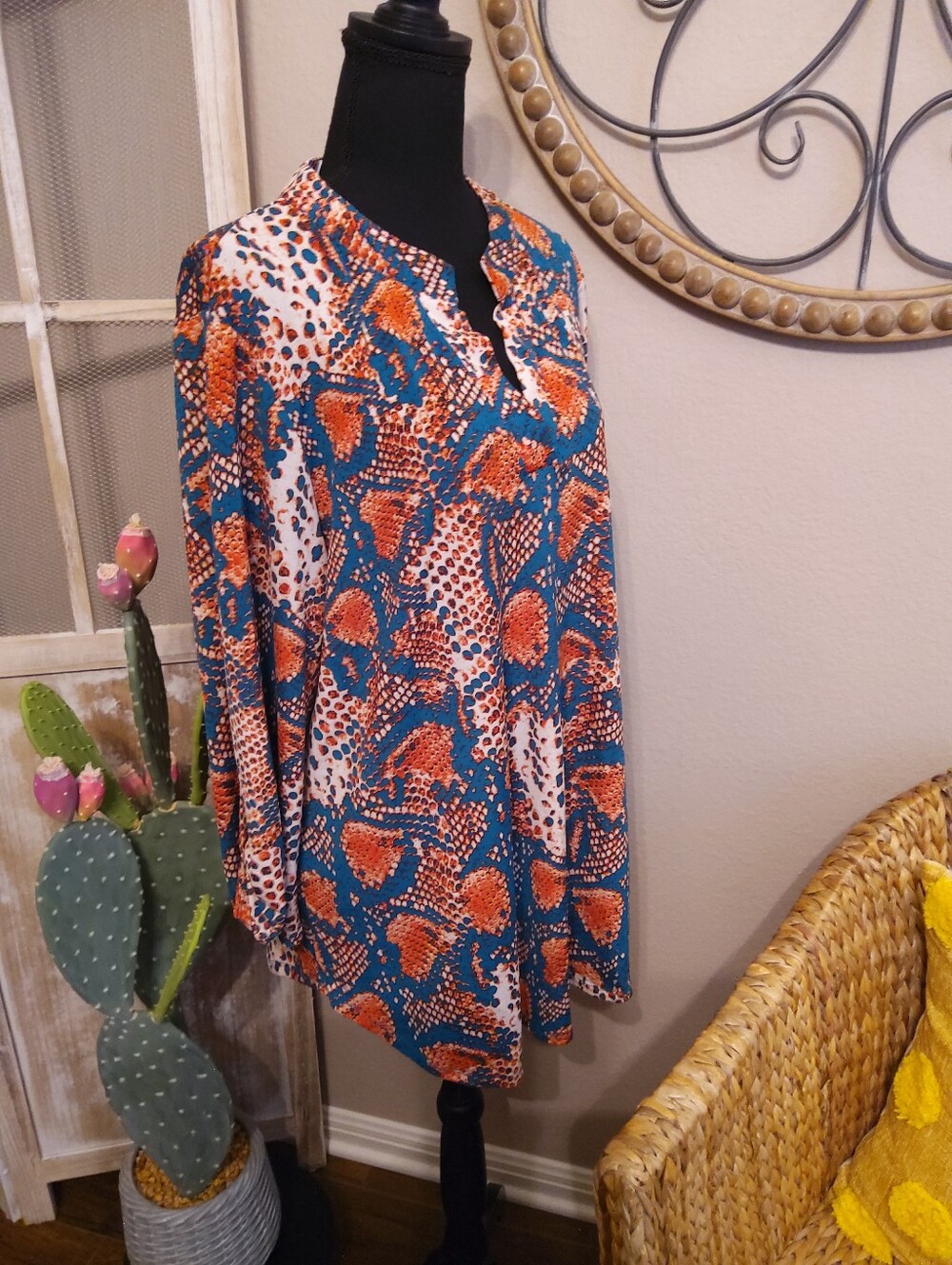 Dear Scarlett Teal and Orange Abstract Print Tunic - Picture 5 of 12